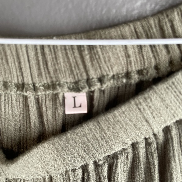 Olive green off the shoulder top - Picture 3 of 4